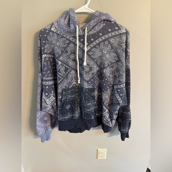 American Eagle Sweatshirt - Picture 2 of 5